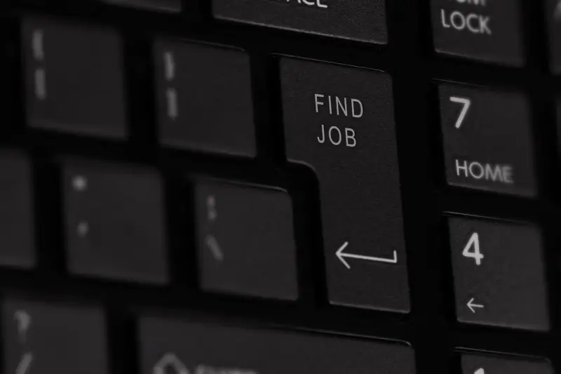 키보드 엔터키에 Find Job 이라고 써있다